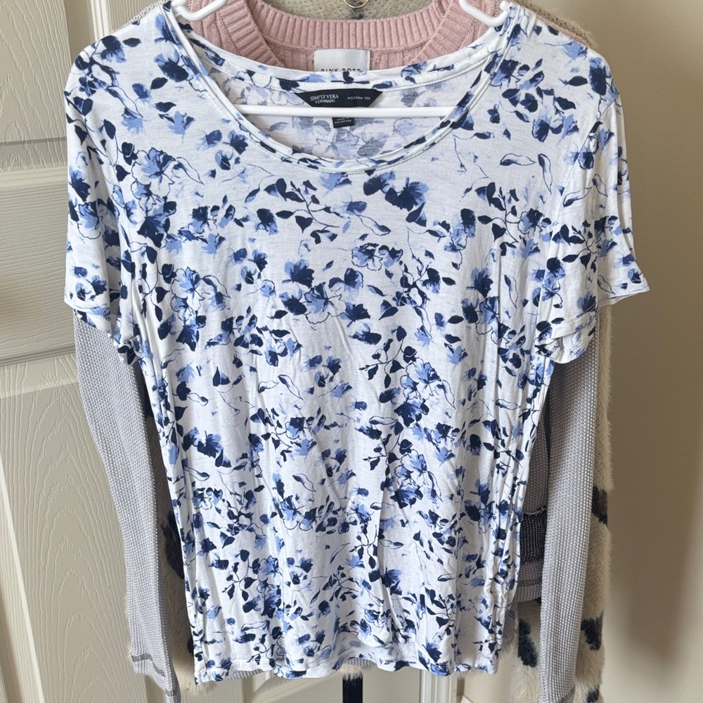 Simply Vera Vera Wang White Tee with Blue Floral Print